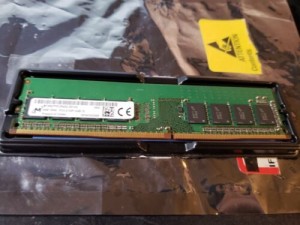 MICRON 4GB RAM DDR4 1RX8PC4-2133P-UAB-10-MTA8ATF51264AZ-2G1A2
