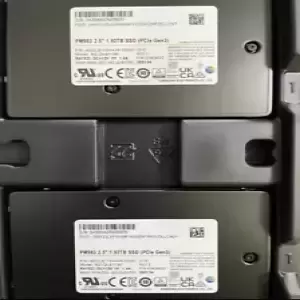 Samsung 1.92TB SSD PM983 U2 MZQLB1T9HAJR-00007 2.5" PCI-E 3.0 x4 MZQLB1T90