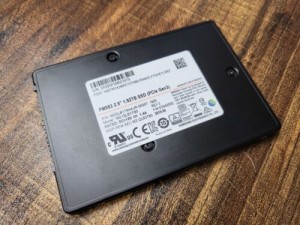 SAMSUNG 1.92TB PM983 SSD U.2 2.5 7MM NVME PCIE GEN3 MZQLB1T9HAJR MZ-QLB1T90