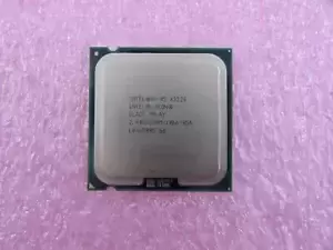 Intel Xeon X3220 SLACT 2.4GHz 1066 MHz Quad-Core 8MB LGA775 Socket CPU Processor