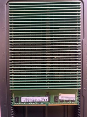 Hynix HMA41GR7AFR4N-UH 8GB 1Rx4 PC4-19200 DDR4-2400 ECC Registered Dimm