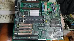 INTEL N440BX Dual Slot1 ATX SERVER BOARD 686238-005 4x PCI, 2x ISA int.SCSI, VGA